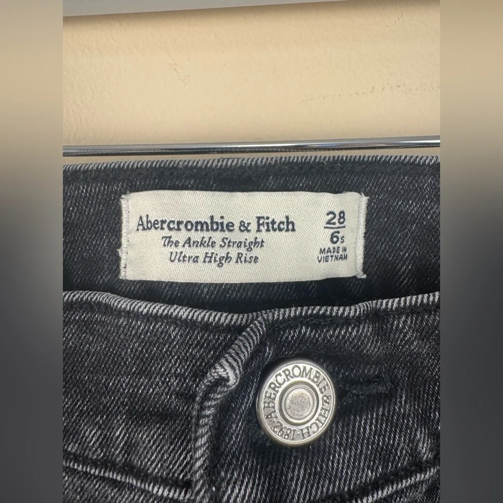 Abercrombie & Fitch The Ankle Straight Ultra High Rise - Picture 3 of 4
